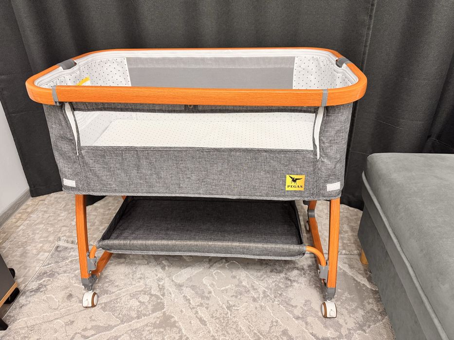 Продам приставную кроватку-манеж