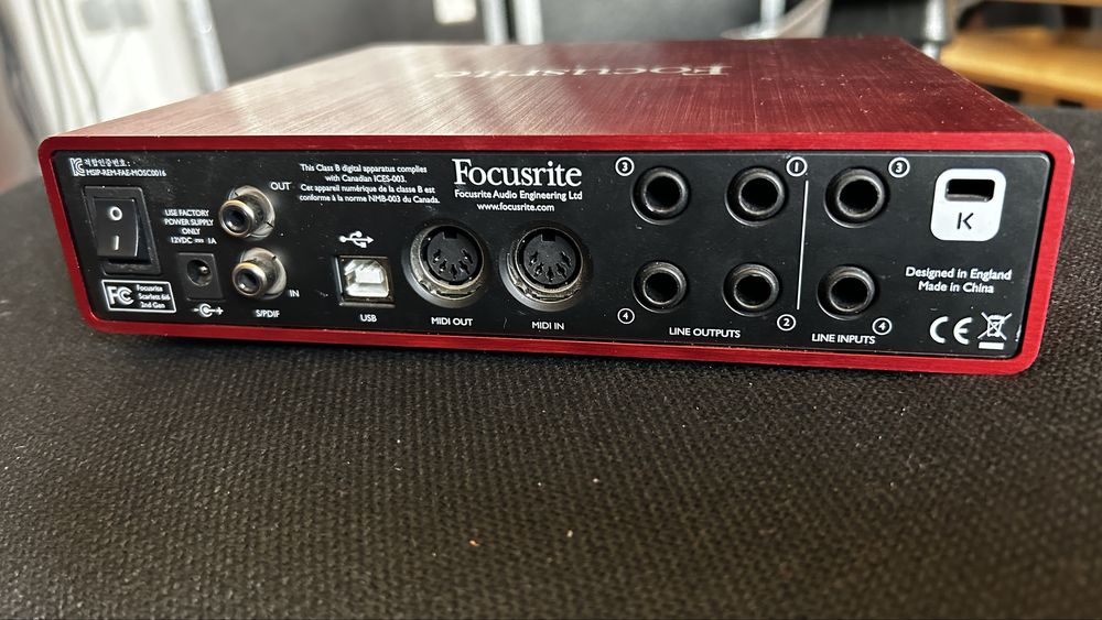 Placa de sunet USB Focusrite 6i6