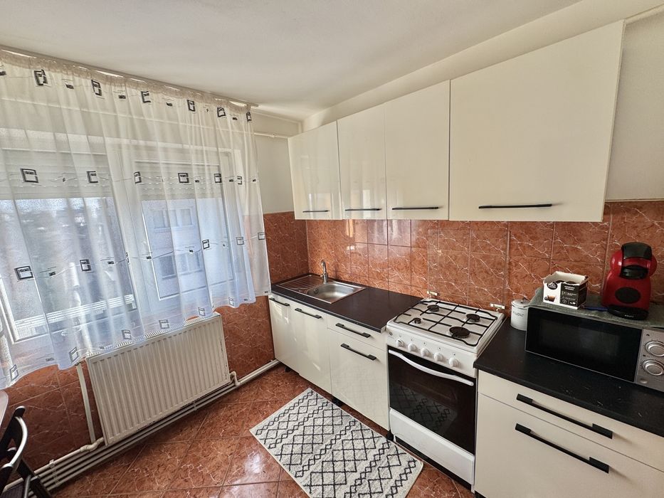 Vand apartament cu 2 camere,zona Unirii Sud