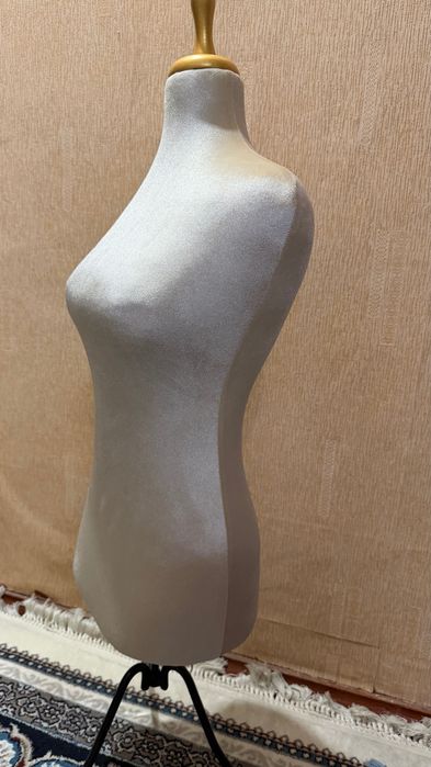 Маникен женские для магазина или ателье