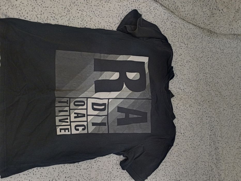 Ризи на различни марки и тениска на кенвело