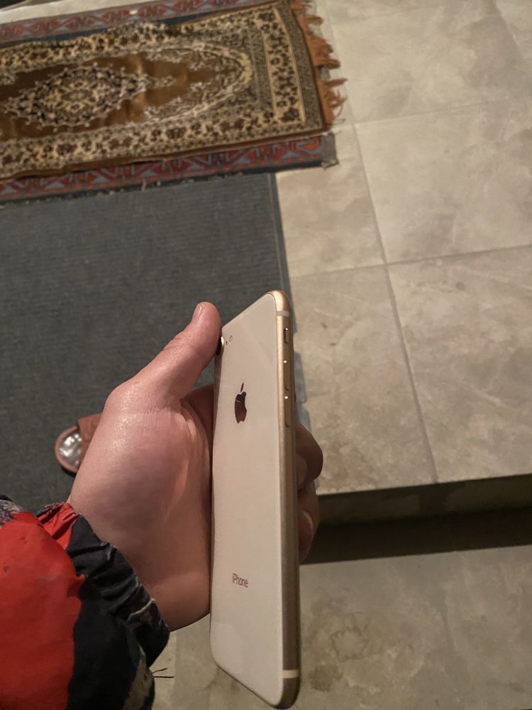 Iphone 8    85000 тг