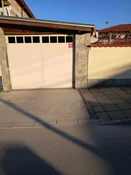 ГАРАЖНА ВРАТА / Метална врата