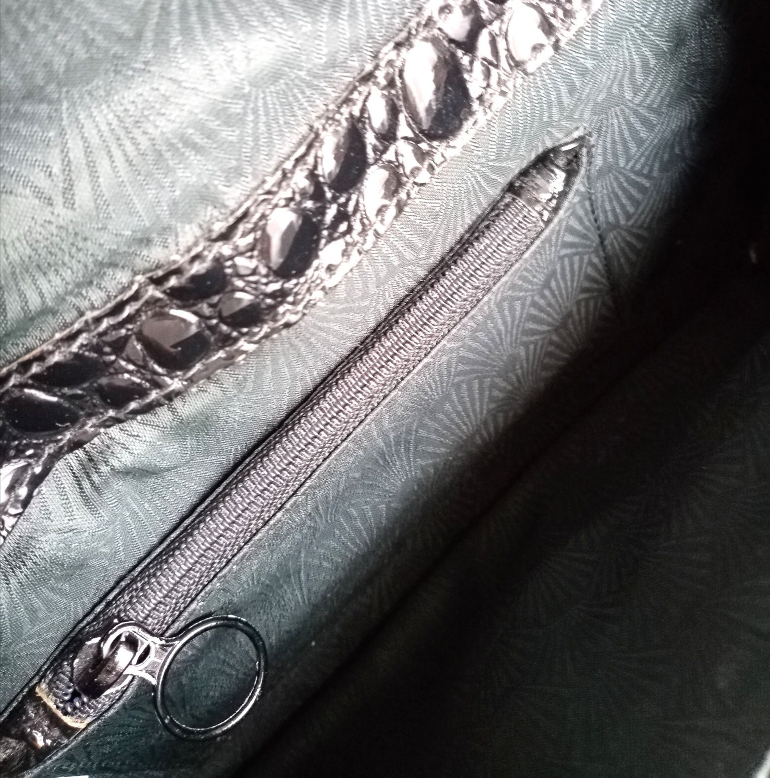 Черна лачена чанта + колан имитация на крокодилска кожа