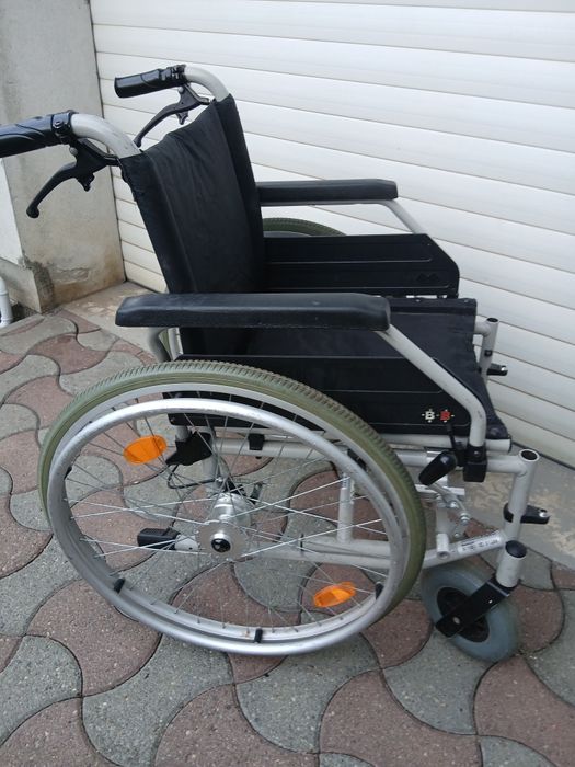 Cărucior invalizi pliabil