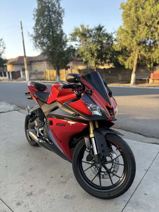 Yamaha yzf r125.