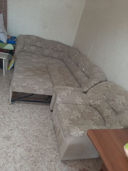 Угловой диван, Россия