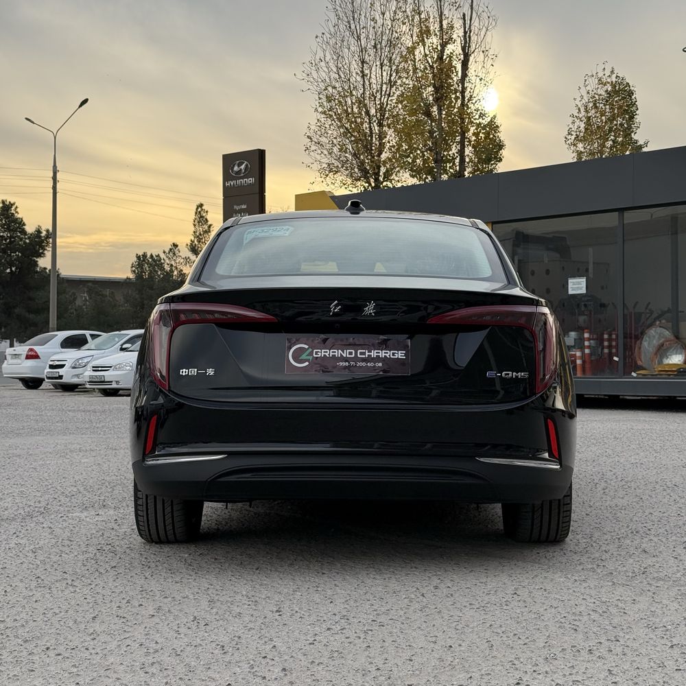 Hongqi eqm5 450 km sotuvga tayor