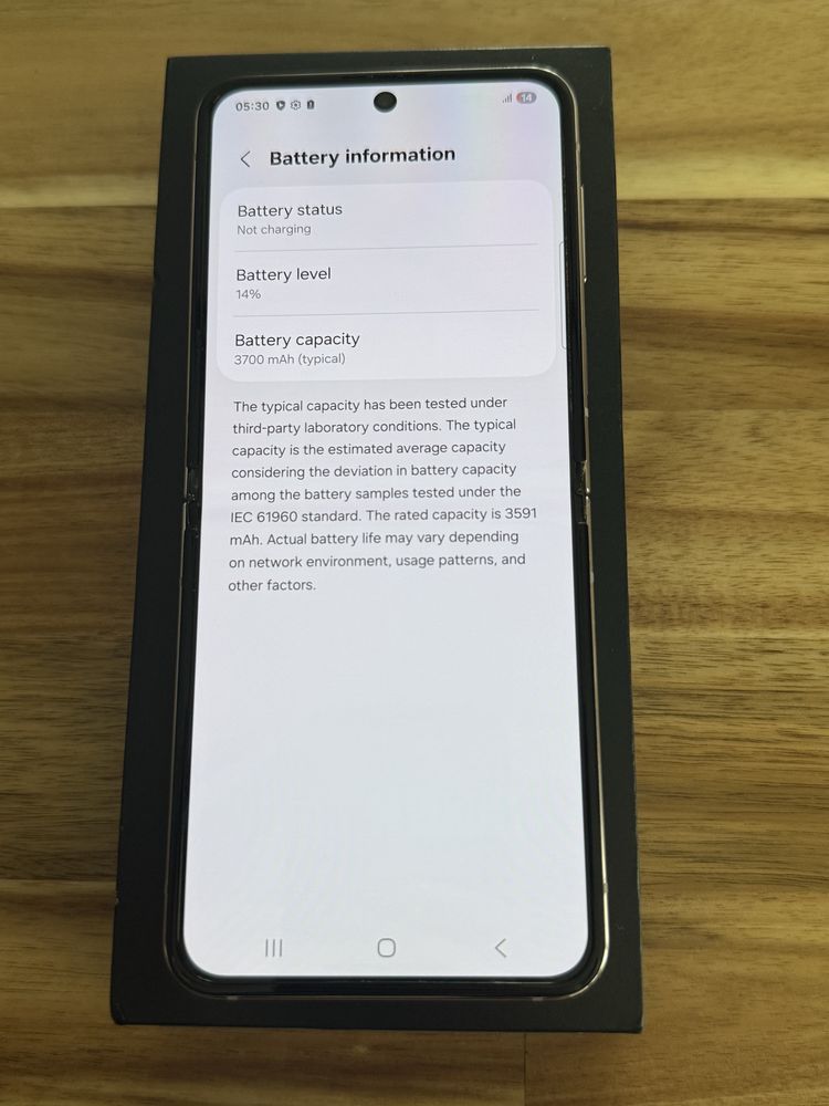 Samsung Galaxy Zflip5 Lavender