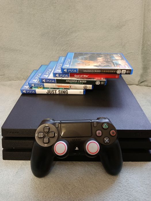 PS4 PRO spatiu de  1000GB  + 5 JOCURI si 1 controller