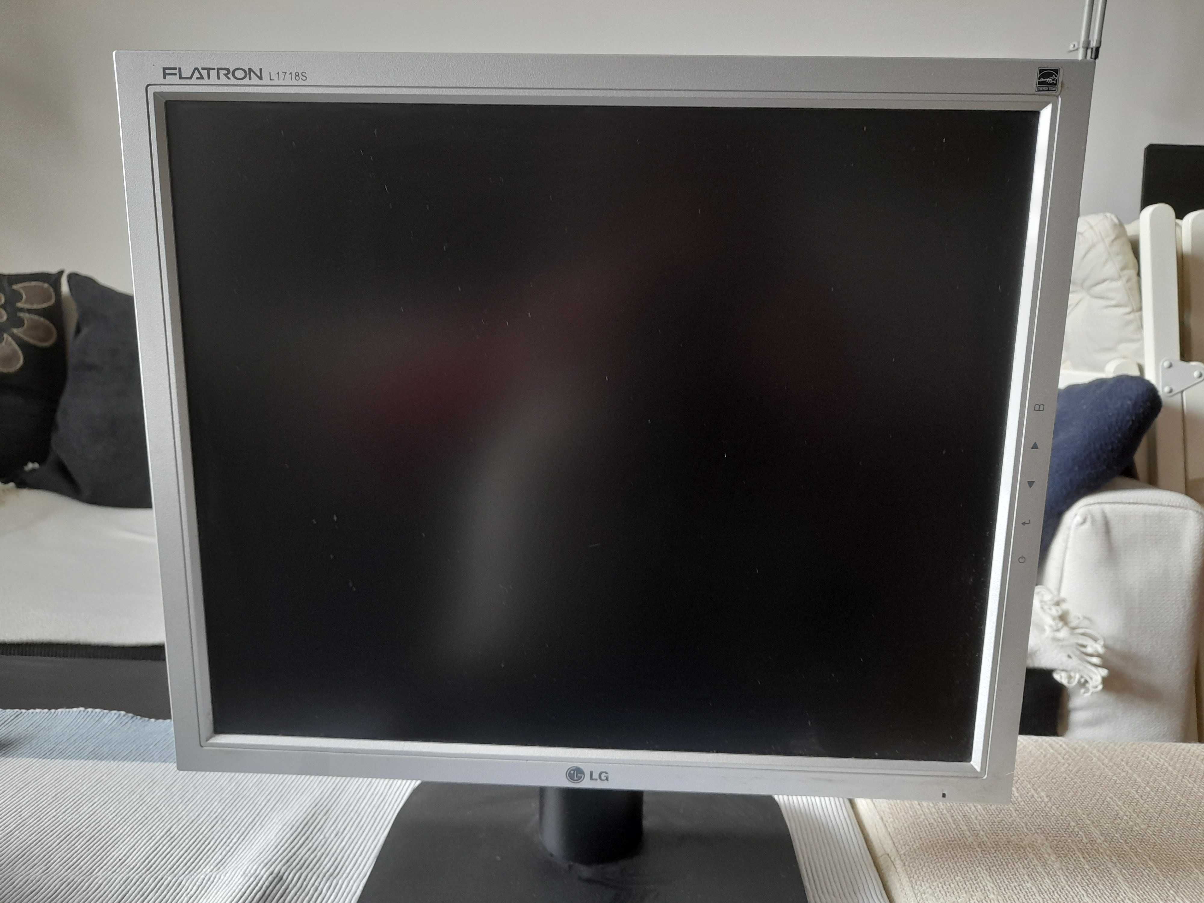 Монитор LG Flatron L1718s