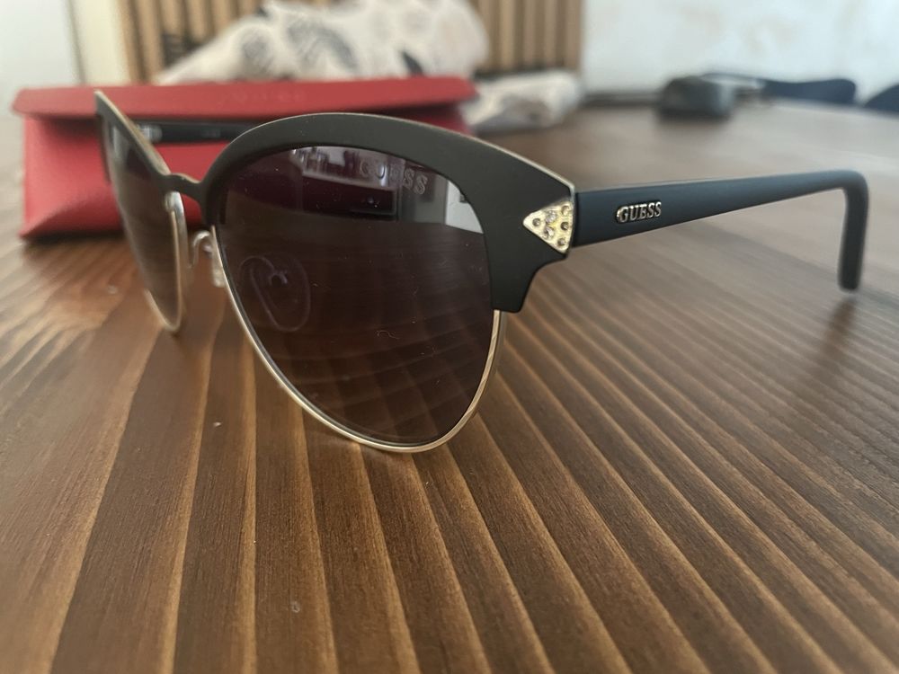 Слънчева очила Guess