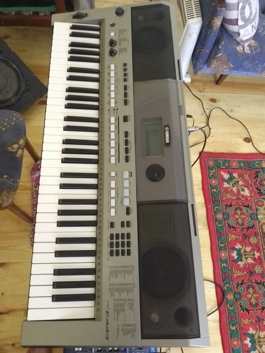 Продается синтезатор Yamaha PSR-E443