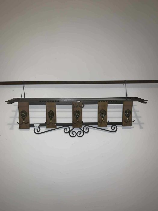 Cuier din fier forjat cu aghatatori din bronz