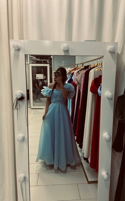 Продам вечерние платье по 2000