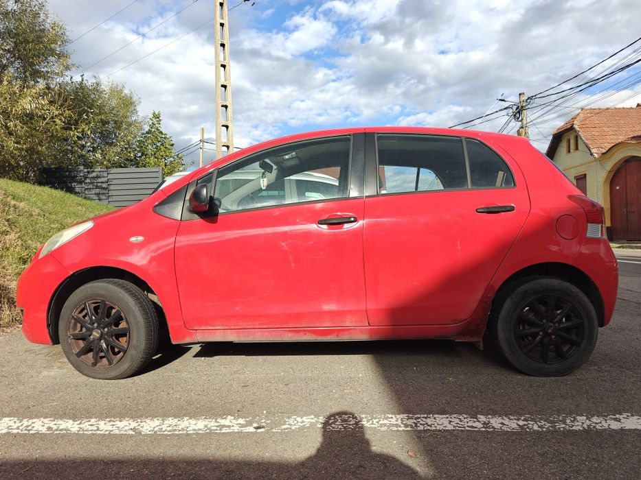 Vând Toyota Yaris