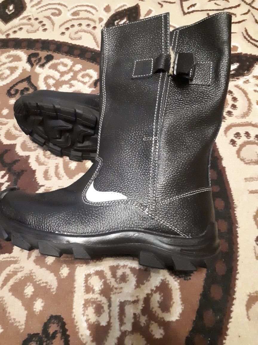 Продаю рабочие сапоги