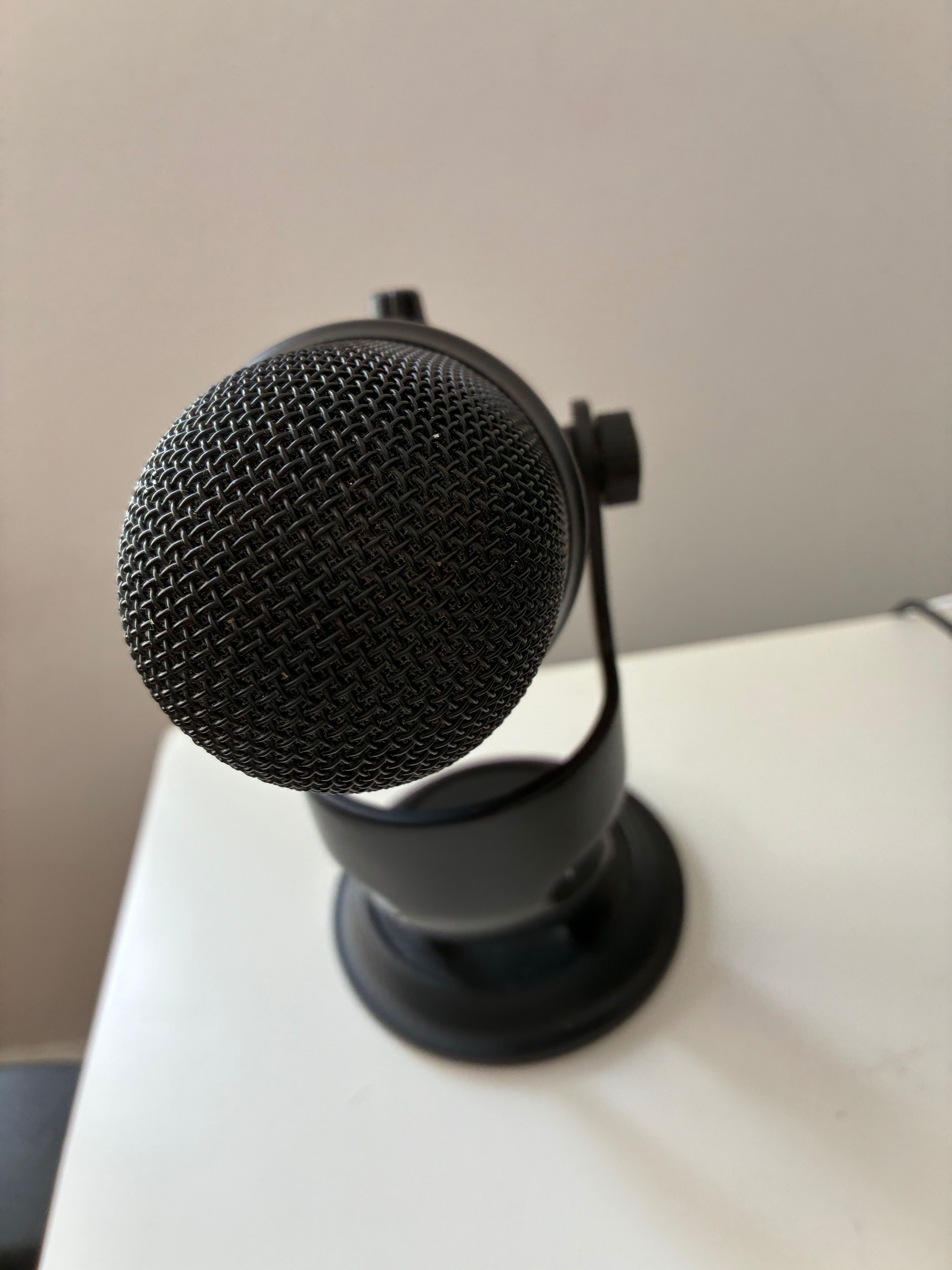 Микрофон Logitech Blue Yeti - черен