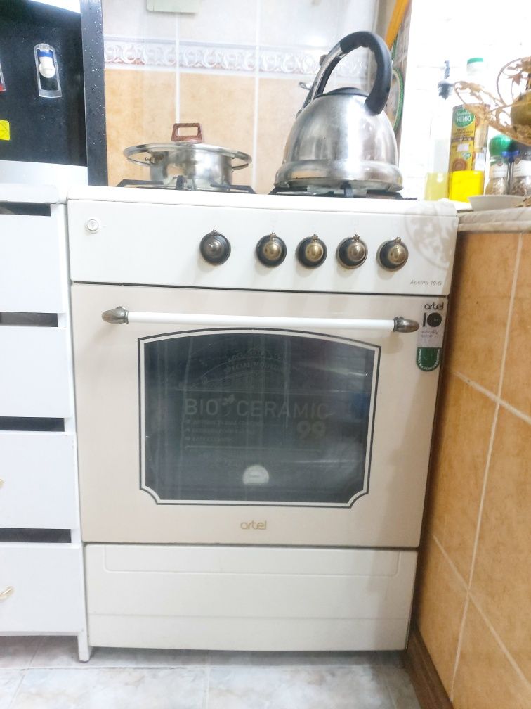 Продам газовую плиту