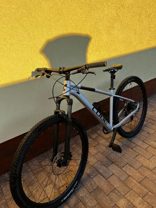 Bicicleta Cube Attention