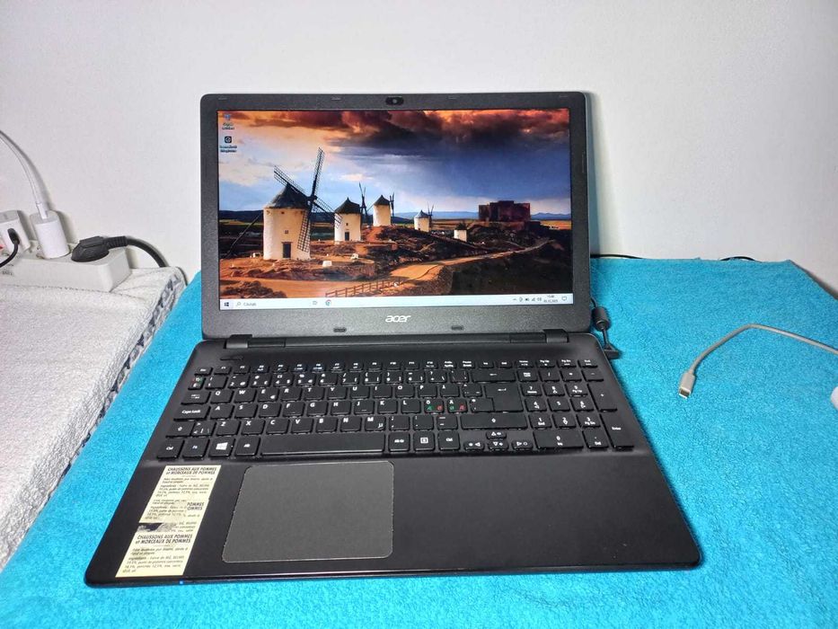 Laptop Acer Aspire E E5-521G-82S0