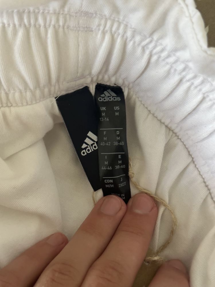 Дамски къси панталони Adidas