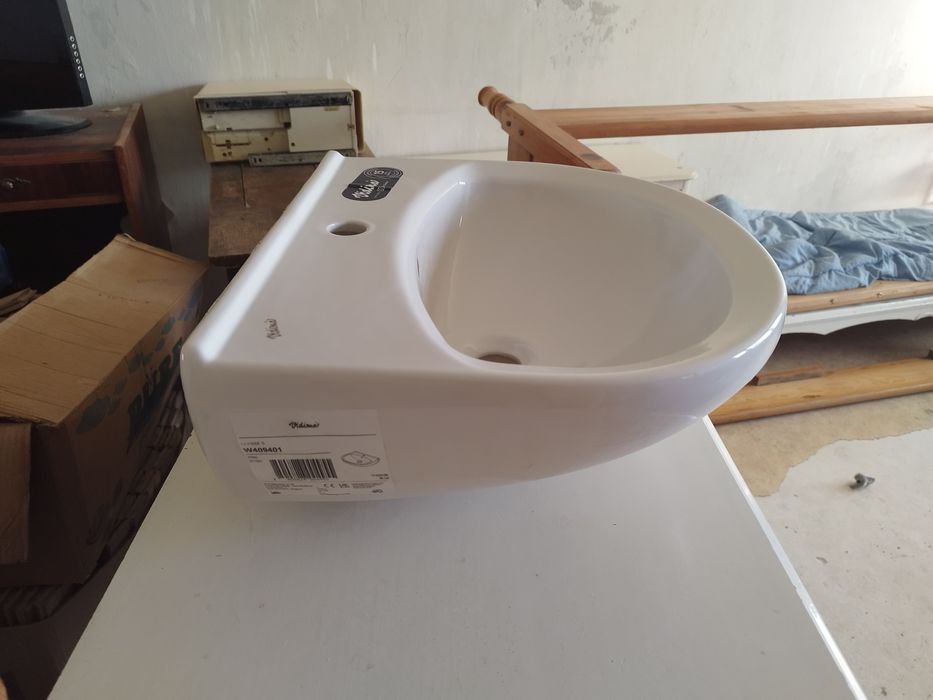 Порцеланова бяла мивка за баня