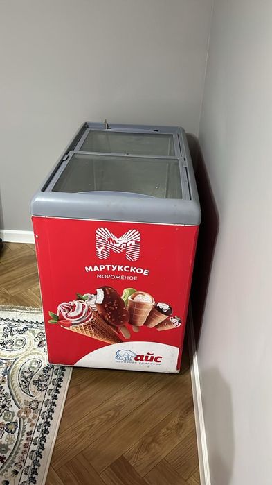 Продам стеклянный морозильник