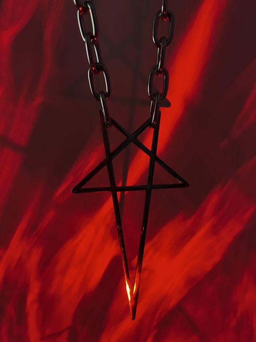 Un Lanț rick owens pentagrama