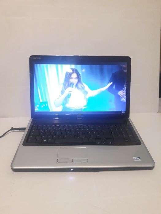 Laptop Dell Inspirion 1750 functional arată foarte bine
