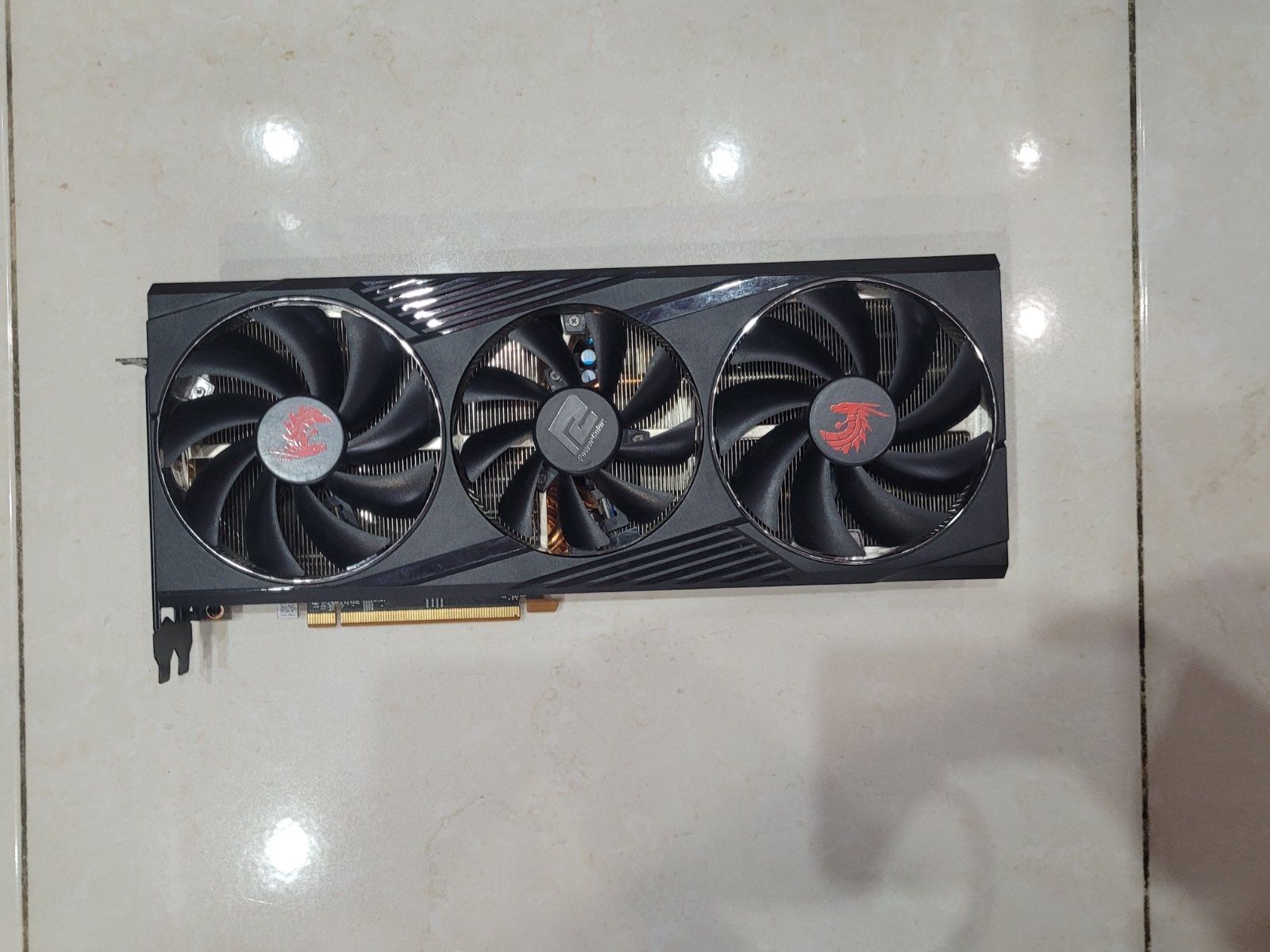 Red Dragon Amd Radeon RX6800 16Gb
DDR 6 4K PSIe4 
Ведеокартата е не