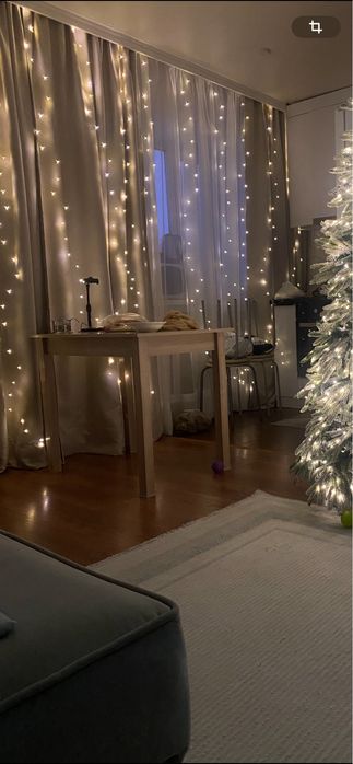 Обеденный стол и 4 табуретки