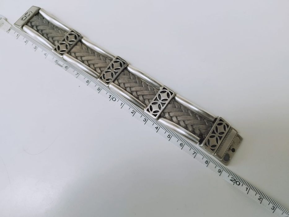 Veche bratara din piele