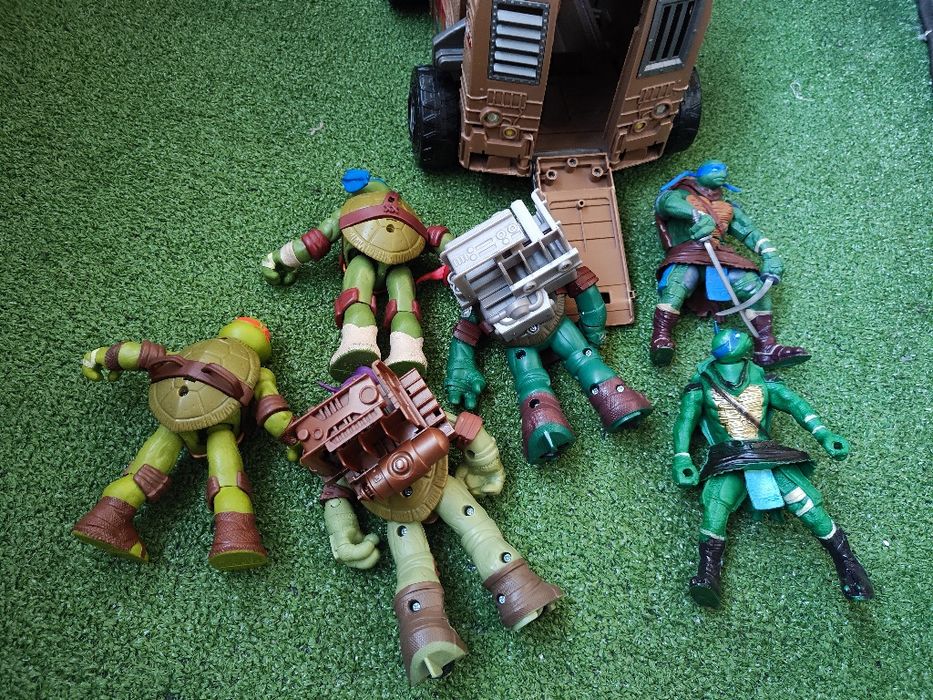 Камион на костенурките нинджа и 6 броя фигурки