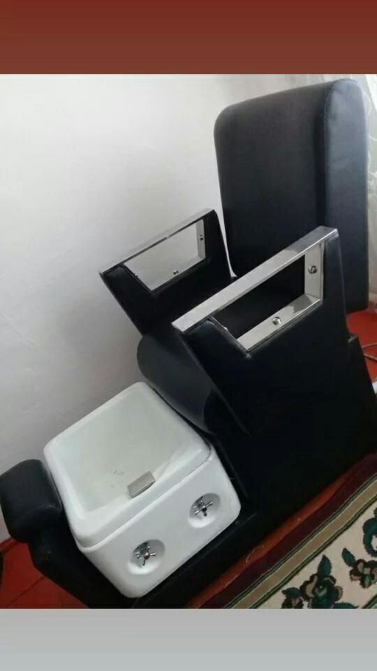 Кресло педикюрное с ванночкой (черное)
