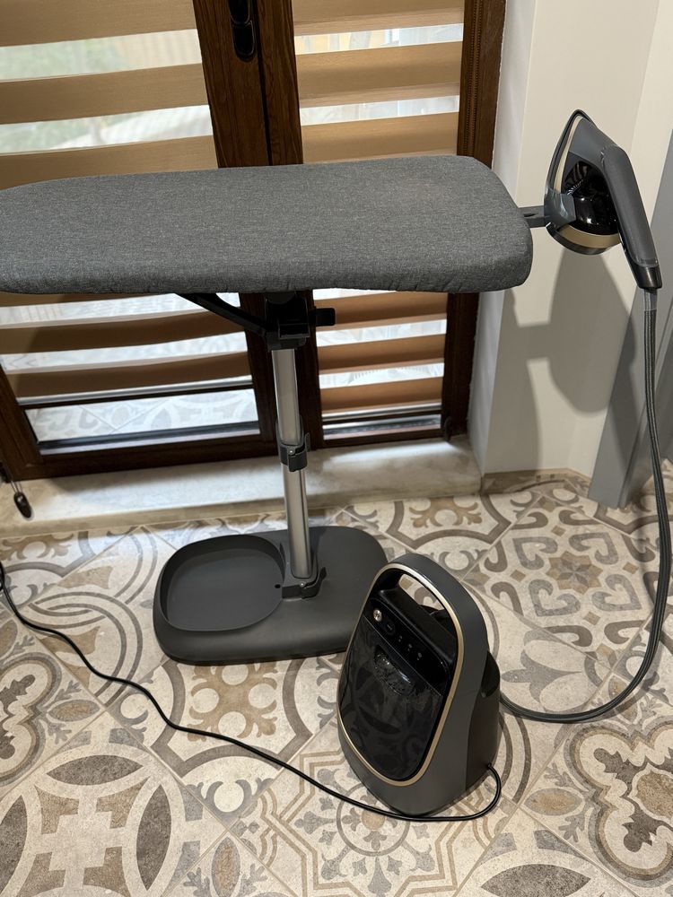 Уред за вертикално гладене с пара Philips 8500 / парна ютия