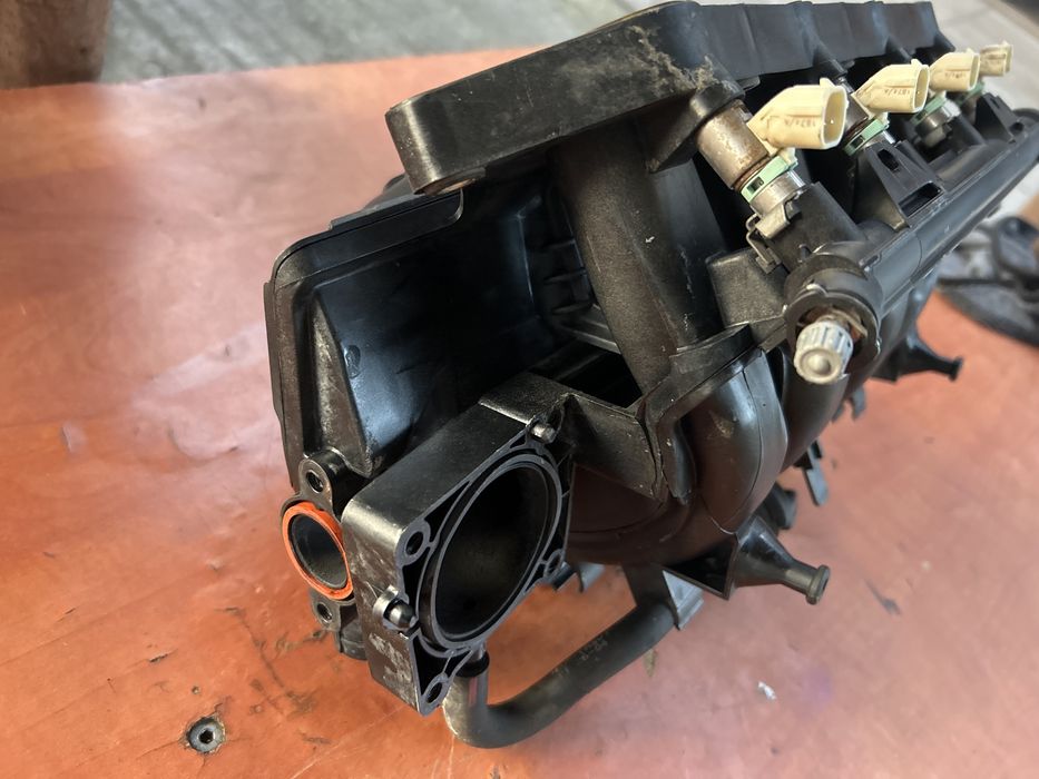 Galerie admisie vw golf 5 motor 1.4 16v BCA