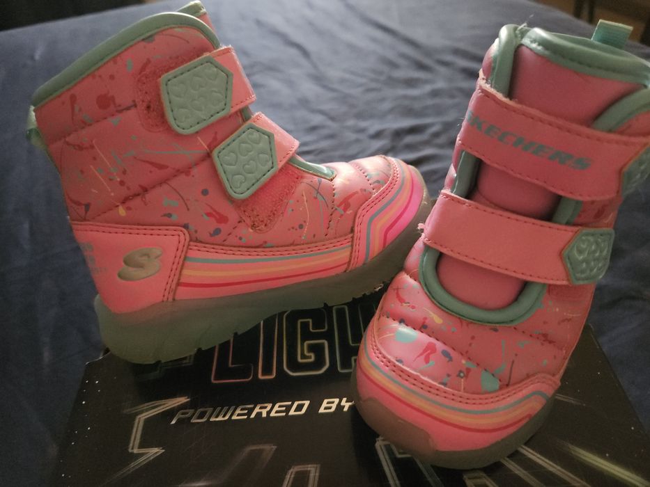 Ghete skechers fetite