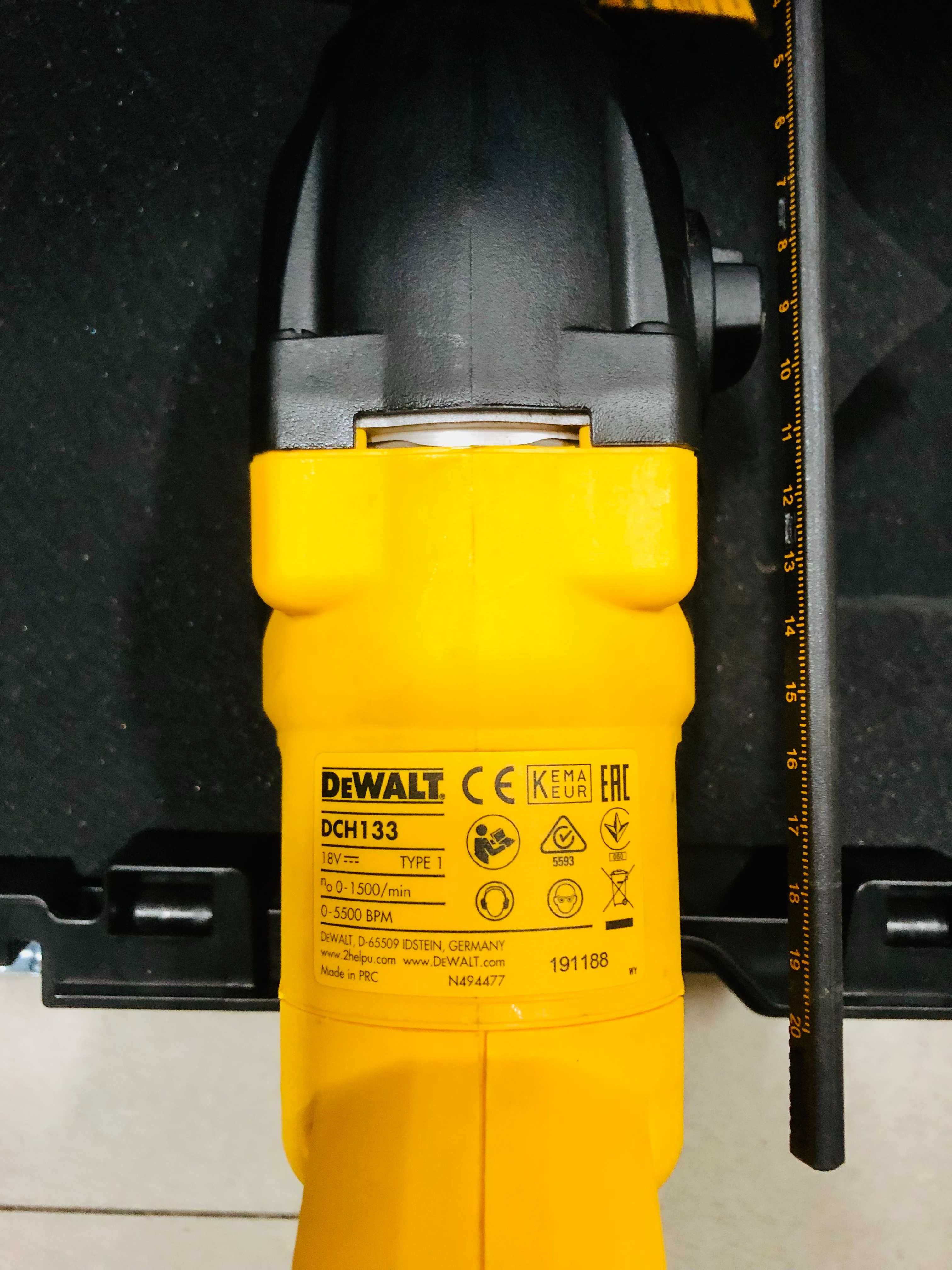 НОВ ! Акумулаторен перфоратор DEWALT DCH133