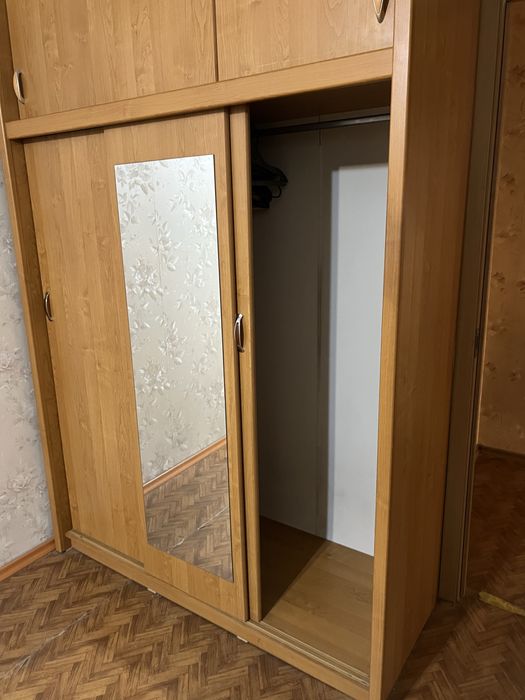 Шкаф с зеркалом (разобран, готов к вывозу)