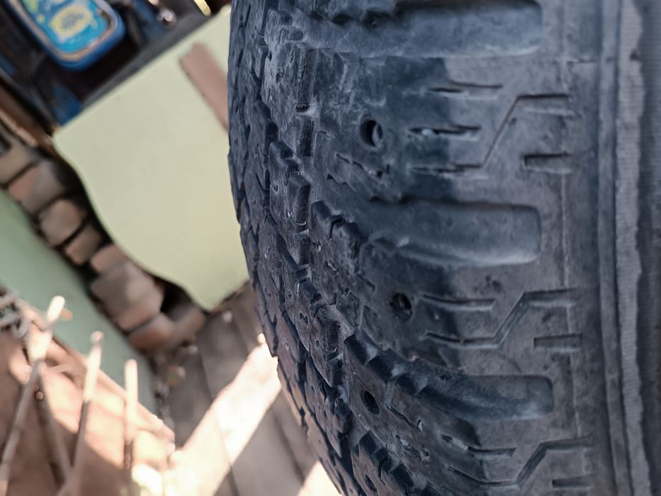 Продам шины 265/70R17