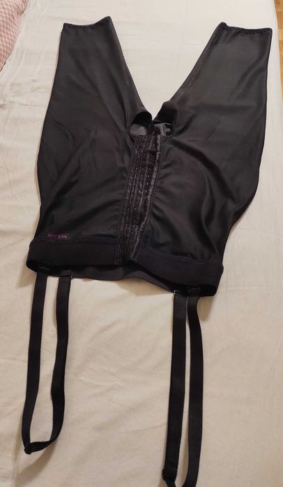 Pantalon compresiv cu inchidere in fata