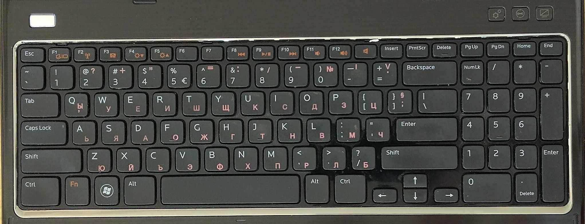 Продавам лаптоп DELL Inspiron N5110
