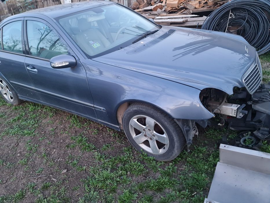 Dezmembrez mercedes E 270 w211