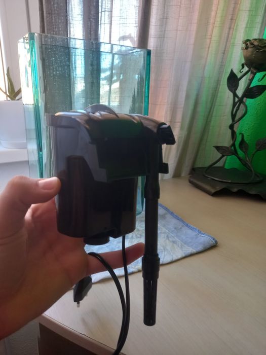 Vând acvariu cu filtru ci peștișori