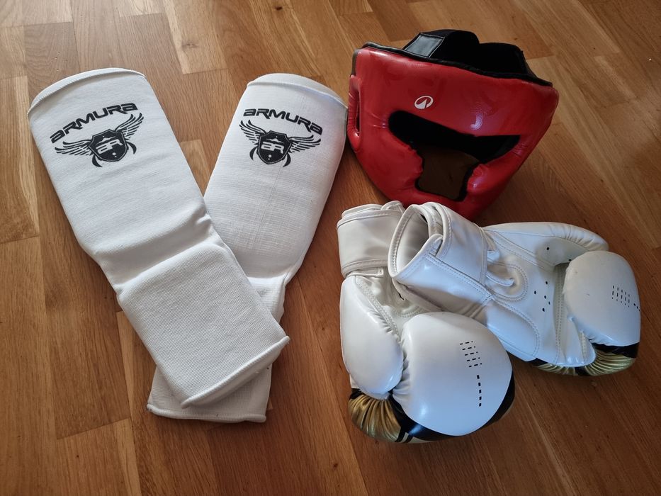 Vând set kickbox copil