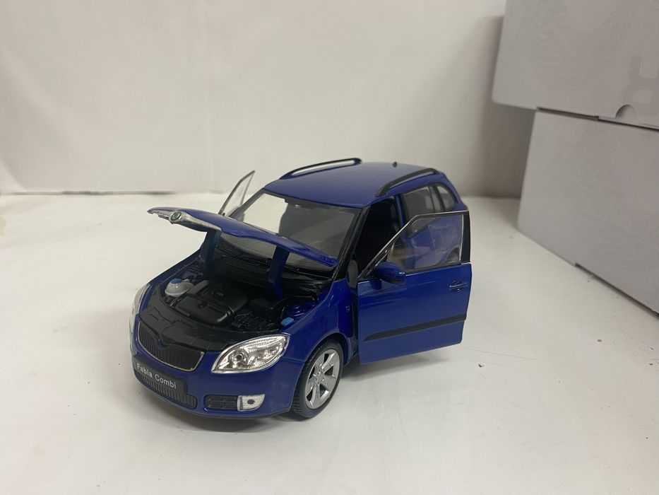 Welly SKODA FABIA Combi II an 2009 machetă auto scara 1:24 (18cm) RAR