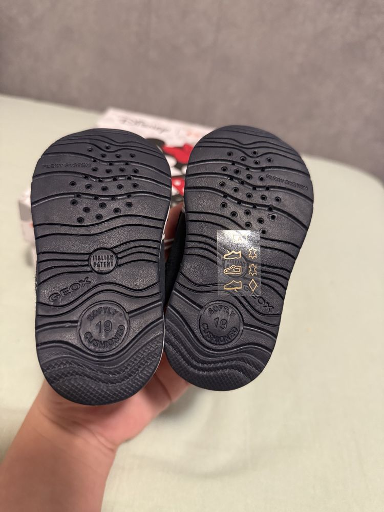 Vand pantofi sport copii Geox, piele, noi cu eticheta, marimea 19