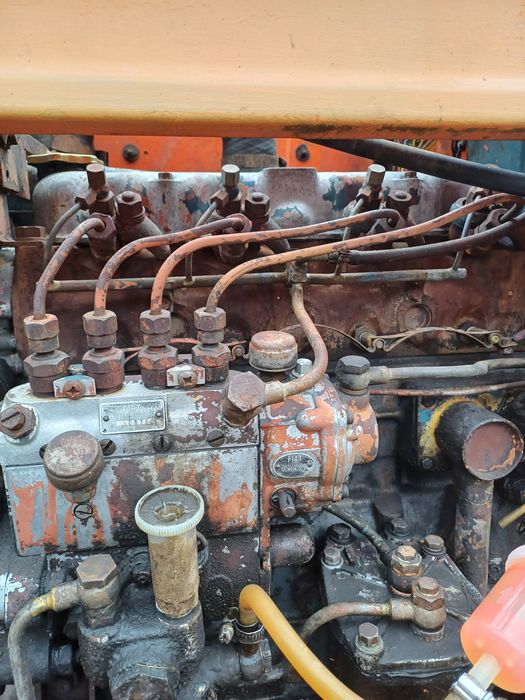 Vând tractor fiat ân 4 cilindri