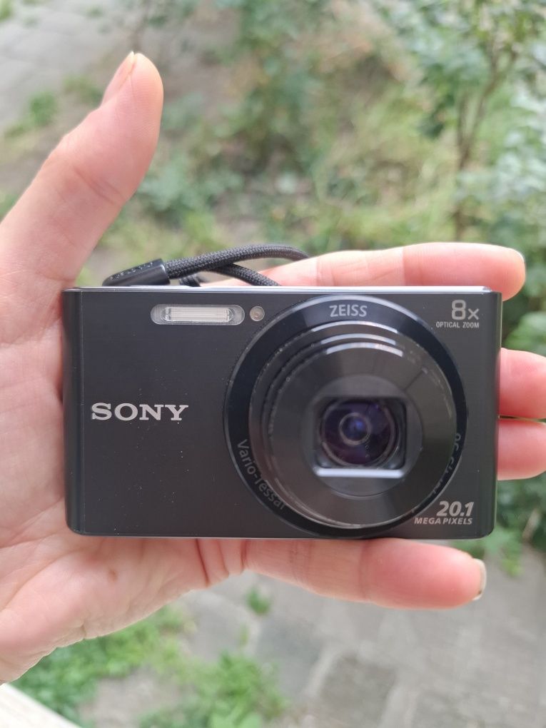 Компактен дигитален фотоапарат SONY Cybershot W830